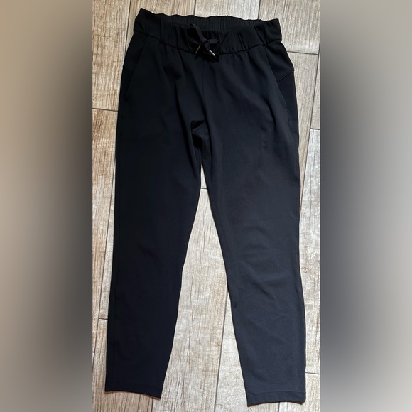 Lululemon on the fly pants 7/8 length size 4 - Picture 3 of 5
